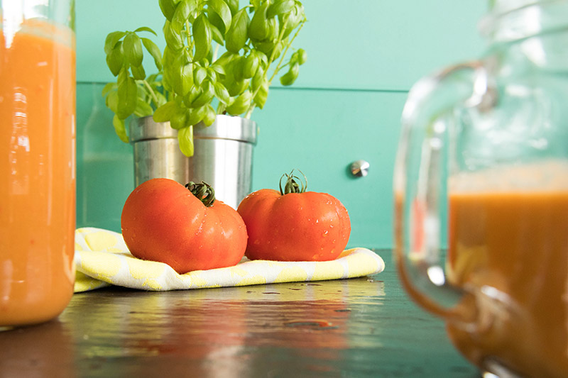 Tomates et basilic pour un gaspacho express au thermomix - Avril sur un fil