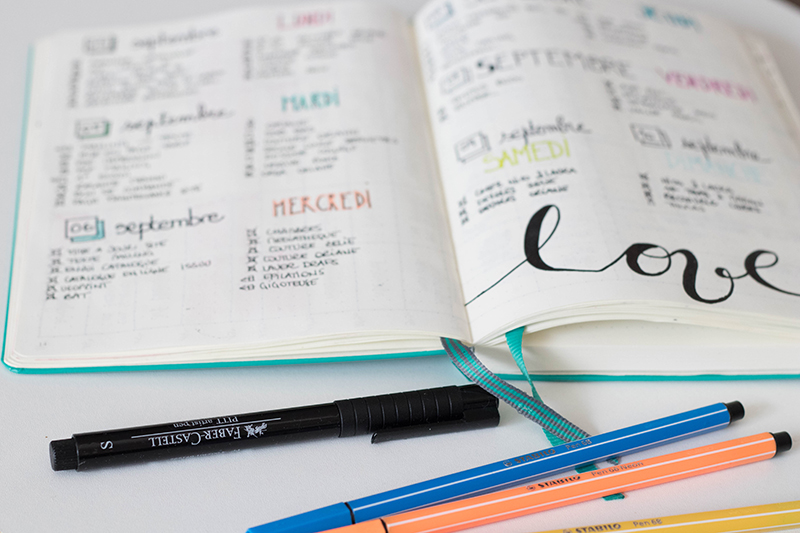 Bullet Journal dailies : 2 colonnes une pour le perso, une pour le pro ! - Avril sur un fil