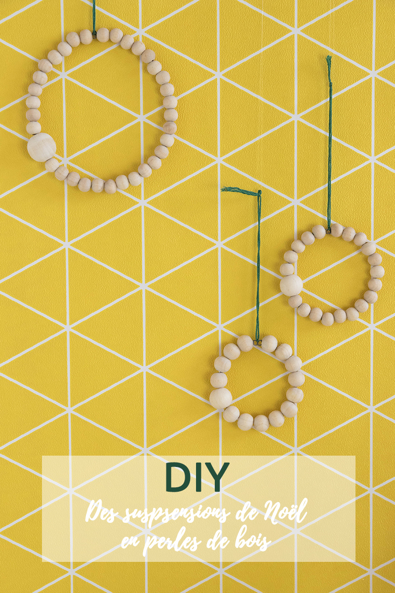 DIY : des suspensions de Noël scandinaves en perles de bois à fabriquer - Avril sur un fil