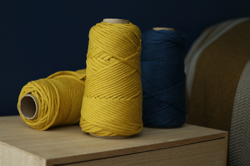 Fils à macramé - Avril sur un fil