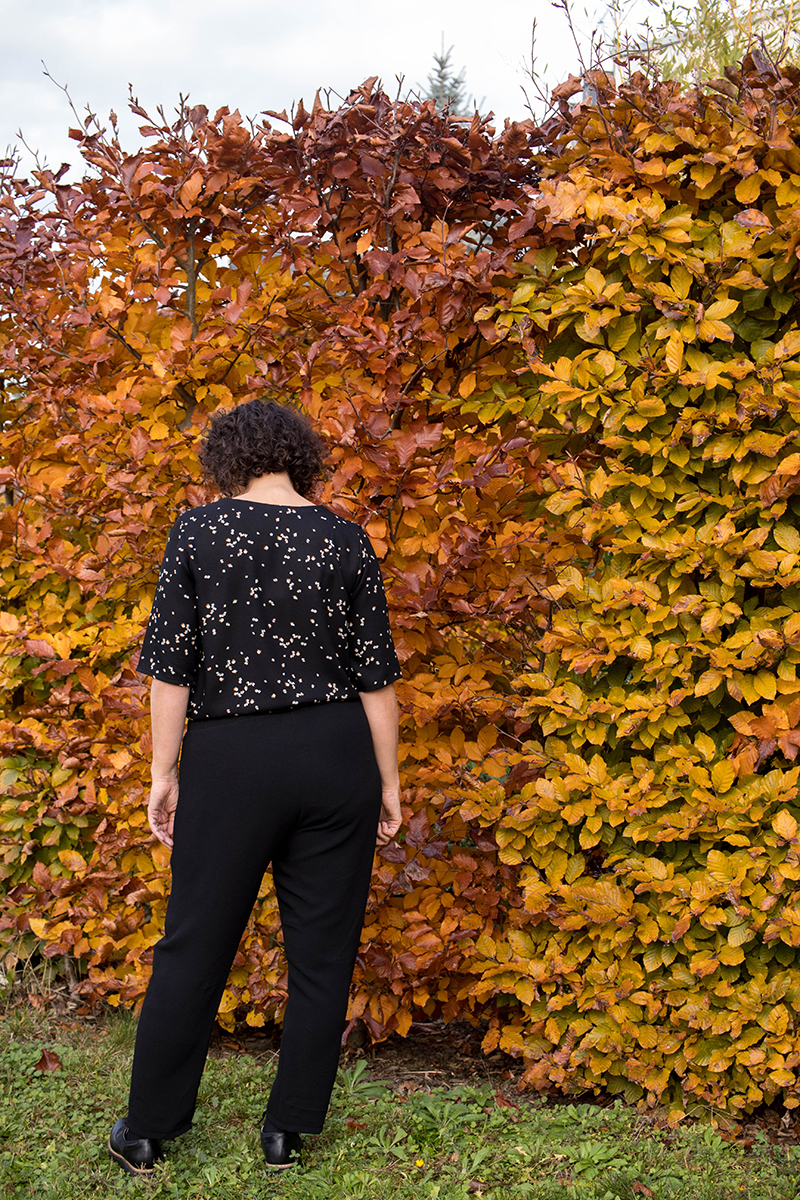 Dressed, le pantalon : vu de dos - Avril sur un fil