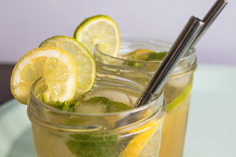 Réutilisation de pots en verre pour servir des cocktails- Avril sur un fil