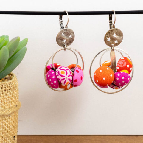 Boucles D'oreilles Pendantes Multicolores - Tissu Et Alliage - Crochet
